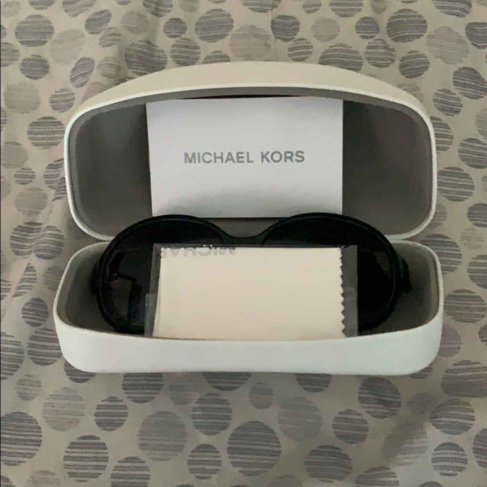 I am selling glasses